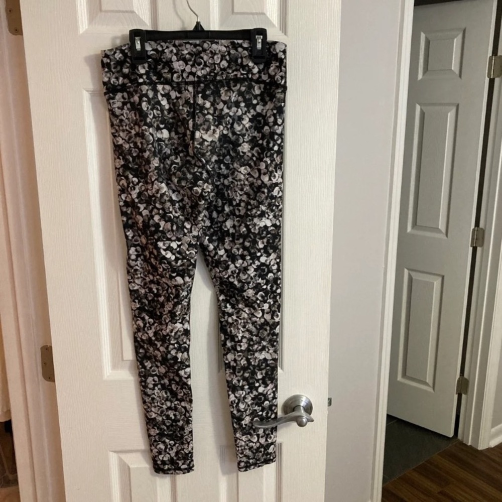 Fabletics Leggings - Picture 2 of 4